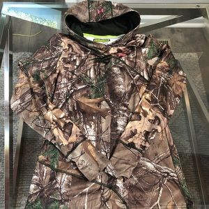 New Under armour CAMO fitted hoodie